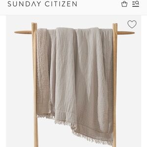 NWT Sunday Citizen Snug Muslin Throw - Lightweight Fringe Blanket, Cloud Gray